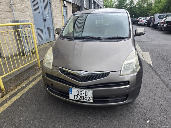 Toyota Ractis Hatchback, Petrol, 2006, Brown