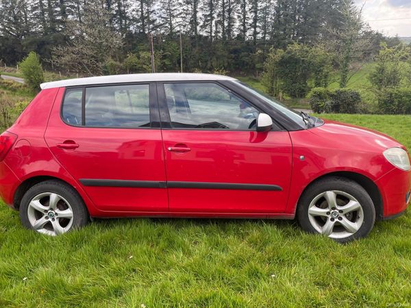 Skoda Fabia Hatchback, Petrol, 2009, Red