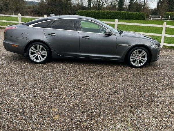 Jaguar XJ Saloon, Diesel, 2015, Grey