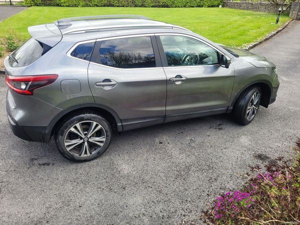 Nissan Qashqai Hatchback, Diesel, 2018, Grey