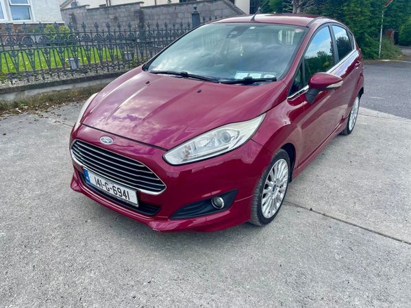 Ford Fiesta Hatchback, Petrol, 2014, Red