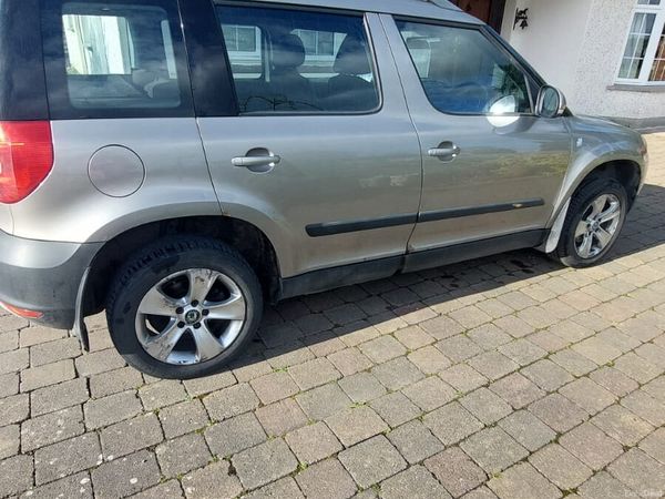 Skoda Yeti SUV, Diesel, 2011, Beige