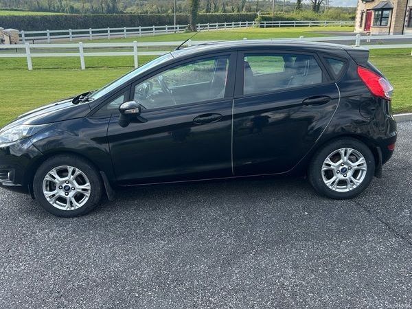 Ford Fiesta Hatchback, Petrol, 2014, Black