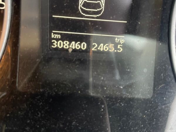 Volkswagen Passat Saloon, Diesel, 2013, White