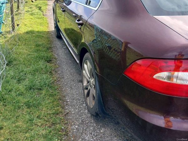 Skoda Superb Saloon, Diesel, 2012, Red