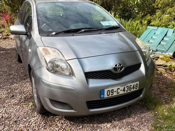 Toyota Yaris Hatchback, Petrol, 2009, Silver