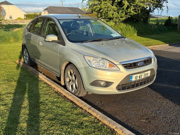Ford Focus Hatchback, Diesel, 2010, Gold