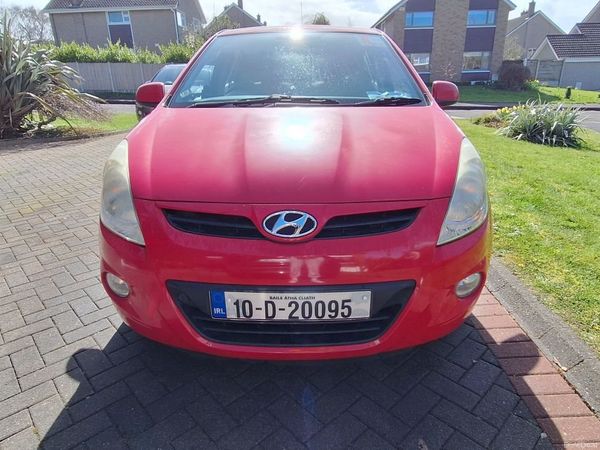 Hyundai i20 Hatchback, Petrol, 2010, Red