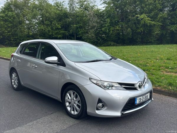 Toyota Auris Hatchback, Diesel, 2013, Silver
