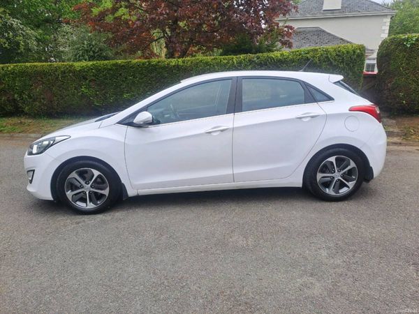 Hyundai i30 Hatchback, Petrol, 2016, White