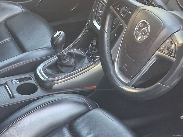 Vauxhall Astra Hatchback, Diesel, 2011, White