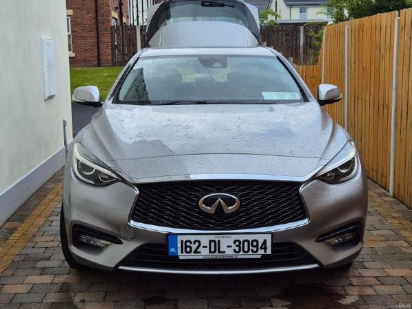 Infiniti Q30 Hatchback, Diesel, 2016, Silver