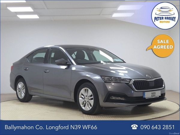 Skoda Octavia Hatchback, Diesel, 2022, Grey