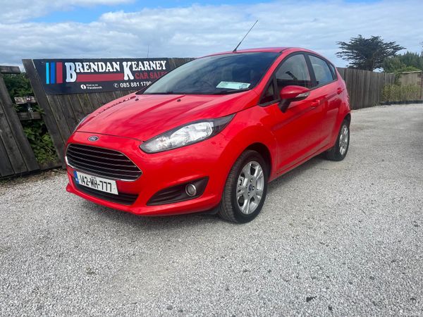 Ford Fiesta Hatchback, Petrol, 2014, Red