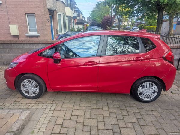 Honda Jazz Hatchback, Petrol, 2016, Red