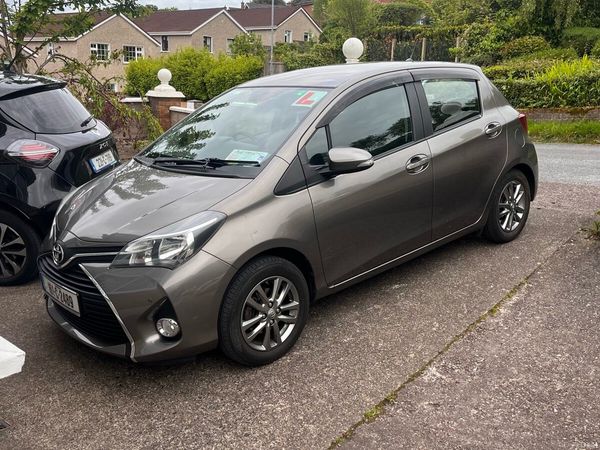 Toyota Yaris Hatchback, Petrol, 2016, Grey