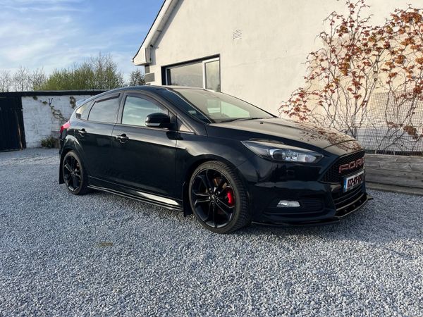 Ford Focus Hatchback, Diesel, 2017, Black