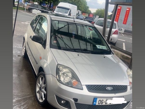 Ford Fiesta Hatchback, Petrol, 2006, Silver