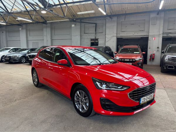 Ford Focus Hatchback, Petrol, 2023, Red