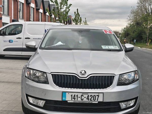 Skoda Octavia Saloon, Petrol, 2014, Silver