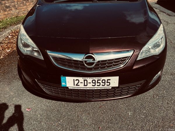 Opel Astra Hatchback, Petrol, 2012, Brown