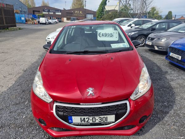 Peugeot 208 Hatchback, Petrol, 2014, Red