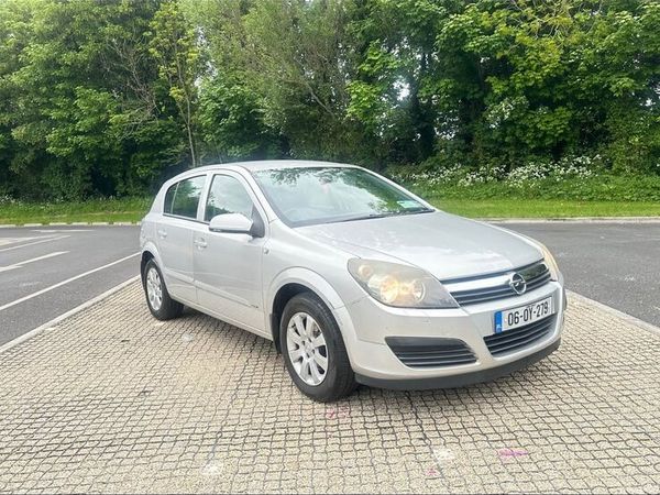 Opel Astra Hatchback, Petrol, 2006, Silver