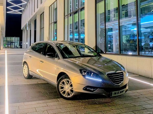 Chrysler Delta Hatchback, Diesel, 2013, Beige