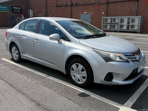 Toyota Avensis Saloon, Petrol, 2012, Silver