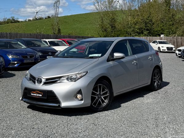 Toyota Auris Hatchback, Diesel, 2015, Silver