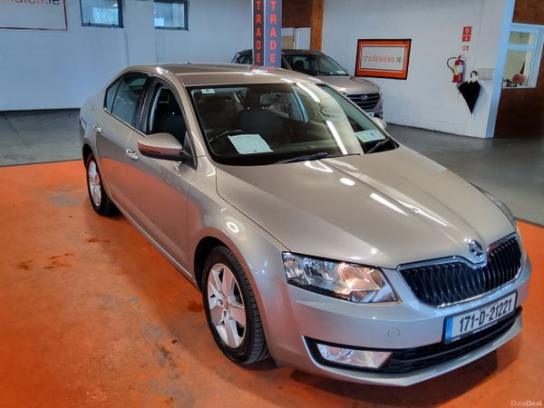 Skoda Octavia Saloon, Diesel, 2017, Yellow
