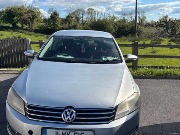 Volkswagen Passat Saloon, Diesel, 2011, Silver
