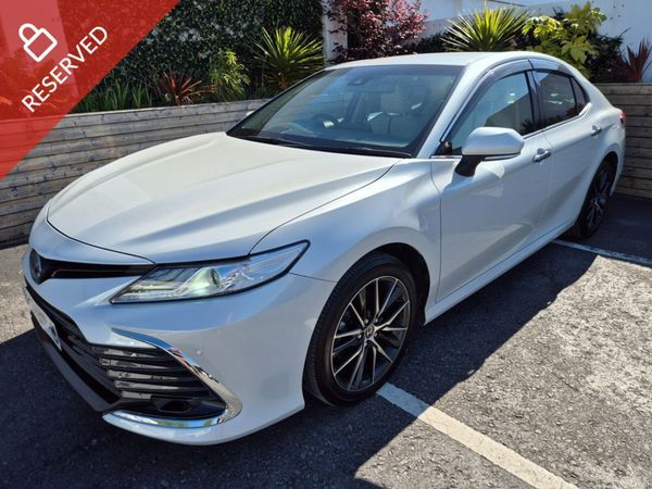 Toyota Camry Saloon, Petrol Hybrid, 2021, White