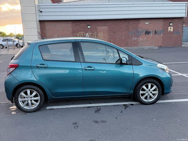 Toyota Yaris Hatchback, Petrol, 2012, Blue