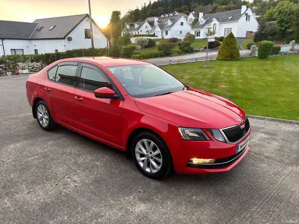 Skoda Octavia Saloon, Diesel, 2018, Red