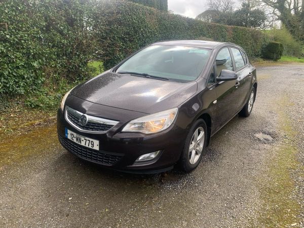Vauxhall Astra Hatchback, Petrol, 2012, Brown