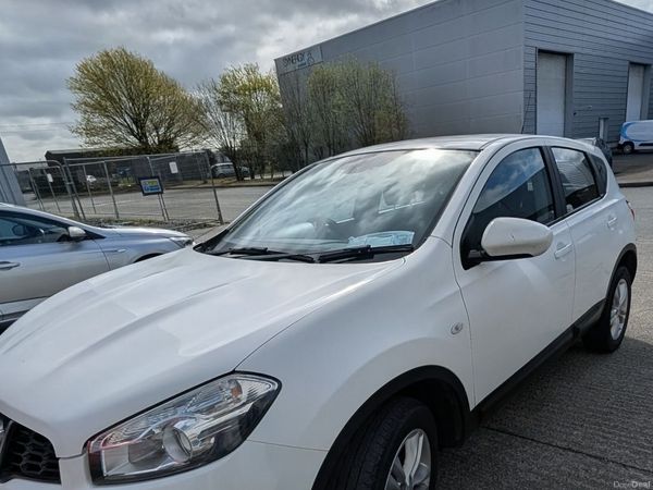 Nissan Qashqai Hatchback, Diesel, 2013, White