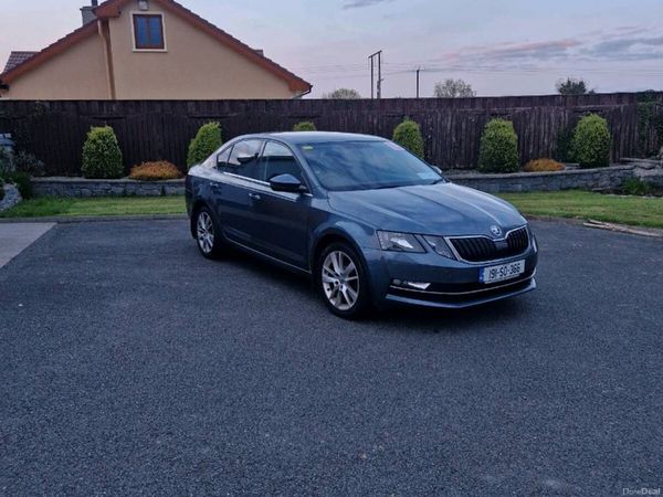 Skoda Octavia Saloon, Diesel, 2019, Grey
