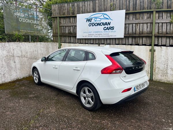 Volvo V40 Hatchback, Diesel, 2014, White