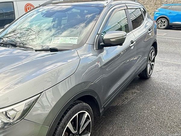 Nissan Qashqai Hatchback, Diesel, 2014, Grey