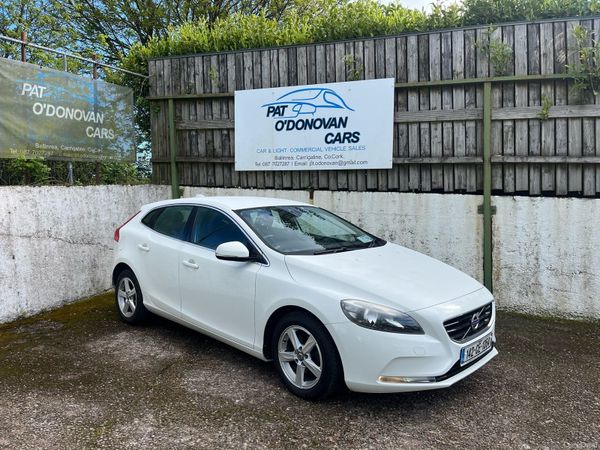 Volvo V40 Hatchback, Diesel, 2014, White