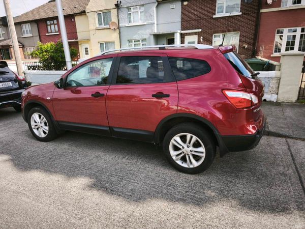 Nissan Qashqai+2 MPV, Diesel, 2013, Red