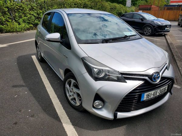 Toyota Yaris Hatchback, Petrol Hybrid, 2016, Silver