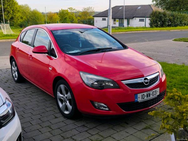 Opel Astra Hatchback, Diesel, 2010, Red