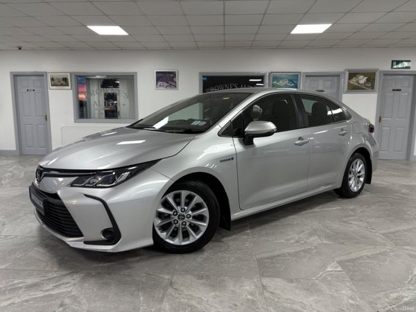 Toyota Corolla Saloon, Petrol Hybrid, 2019, Silver