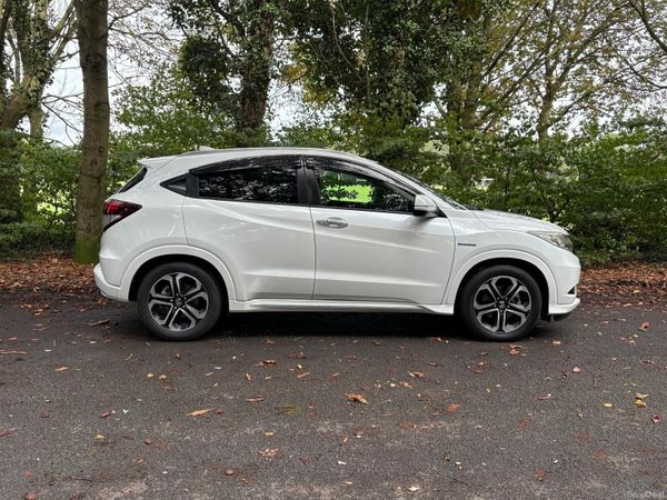 Honda Vezel Estate, Petrol Hybrid, 2017, White
