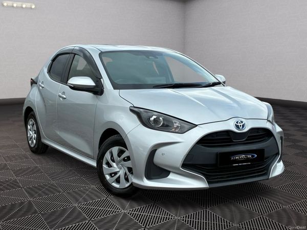 Toyota Yaris Hatchback, Petrol Hybrid, 2020, Silver