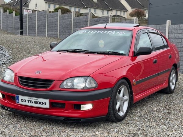 Toyota Avensis Saloon, Diesel, 2000, Red