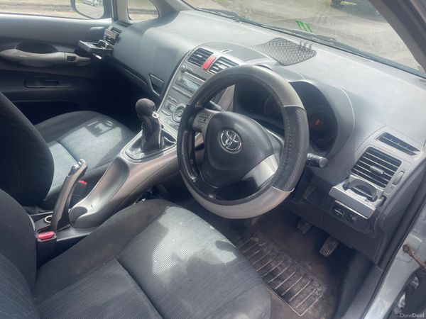 Toyota Auris Hatchback, Diesel, 2009, Silver