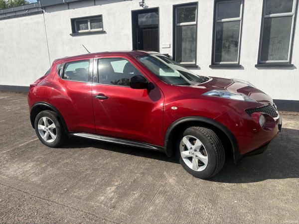 Nissan Juke SUV, Petrol, 2011, Red